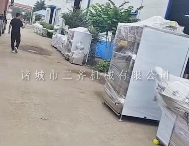 不多不多，20臺(tái)小設(shè)備，正好裝了滿(mǎn)滿(mǎn)一個(gè)集裝箱。馬來(lái)西亞走起……